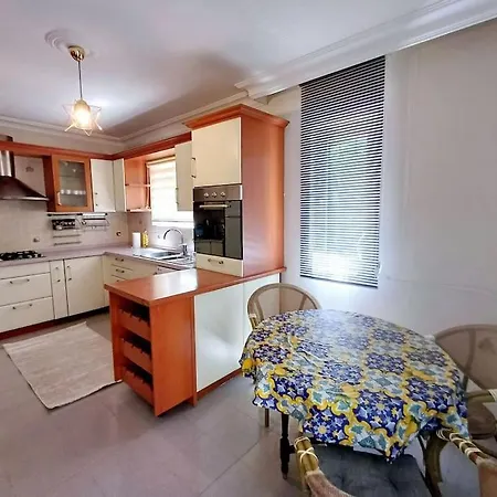 Limon Marmaris'de Oezel Havuzlu * Μαρμαρίς