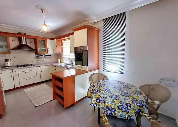 Limon Marmaris'de Oezel Havuzlu * Μαρμαρίς