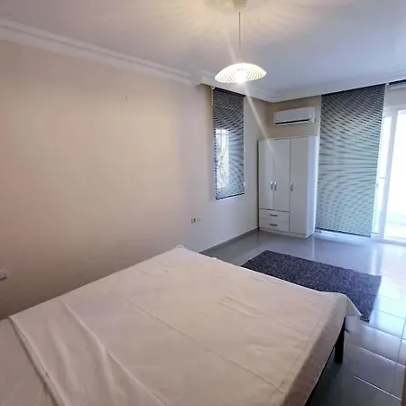 Limon Marmaris'de Oezel Havuzlu